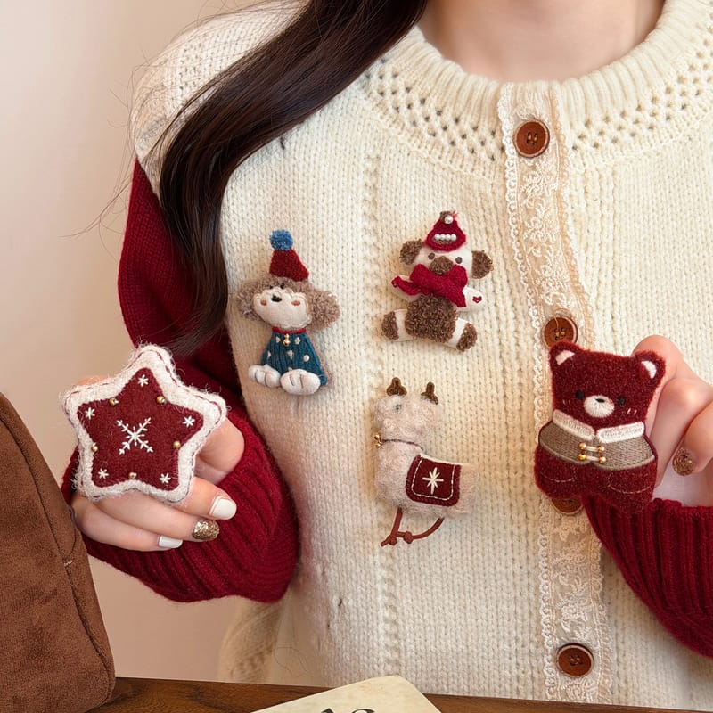 New Year Cute Plush Doll Brooch Pin, Vintage Dainty Lapel Pin Brooch, Decorative Jewelry for Dress Coat Accessories Gift